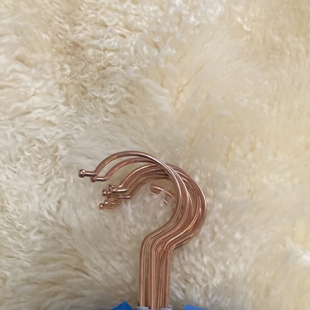 Hangers set of 20 with copper colored hook
